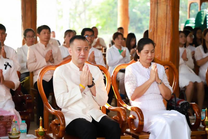 10. ทำบุญในวันธรรมสวนะ (วันพระใหญ่) 