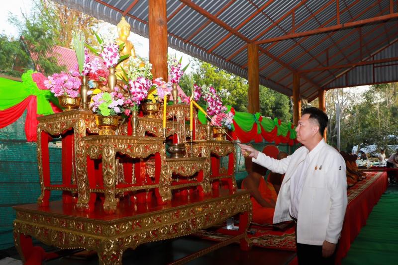 11. ทำบุญในวันธรรมสวนะ (วันพระใหญ่) 