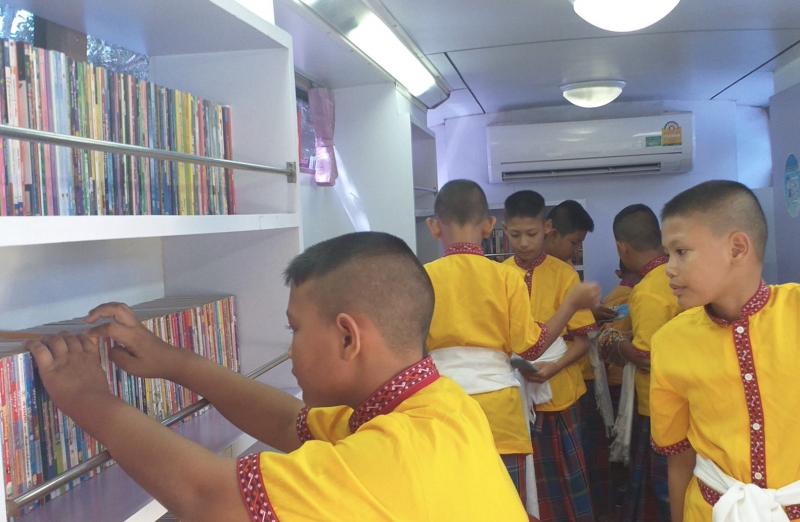 4. กิจกรรมห้องสมุดเคลื่อนที่ในโครงการส่งเสริมการอ่านการเรียนรู้ กศน.จังหวัดกำแพงเพชร