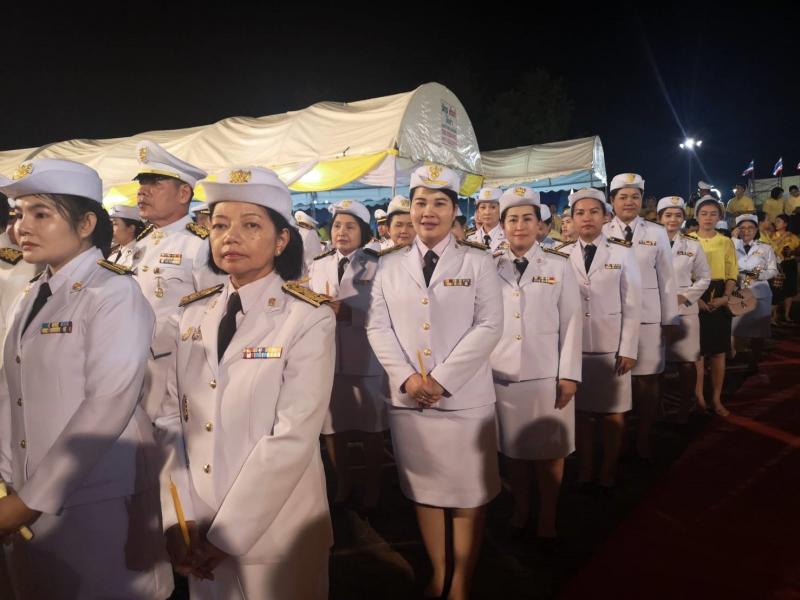 3. ร่วมพิธีจุดเทียนเพื่อน้อมรำลึกในพระมหากรุณาธิคุณ เนื่องในวันคล้ายวันสวรรคต พระบาทสมเด็จพระบรมชนกาธิเบศร มหาภูมิพลอดุลยเดชมหาราช บรมนาถบพิตร