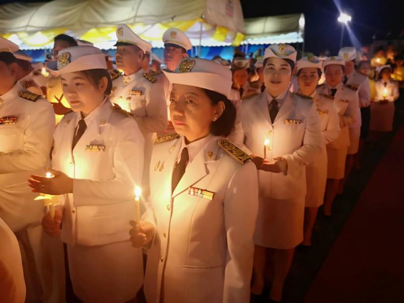 4. ร่วมพิธีจุดเทียนเพื่อน้อมรำลึกในพระมหากรุณาธิคุณ เนื่องในวันคล้ายวันสวรรคต พระบาทสมเด็จพระบรมชนกาธิเบศร มหาภูมิพลอดุลยเดชมหาราช บรมนาถบพิตร