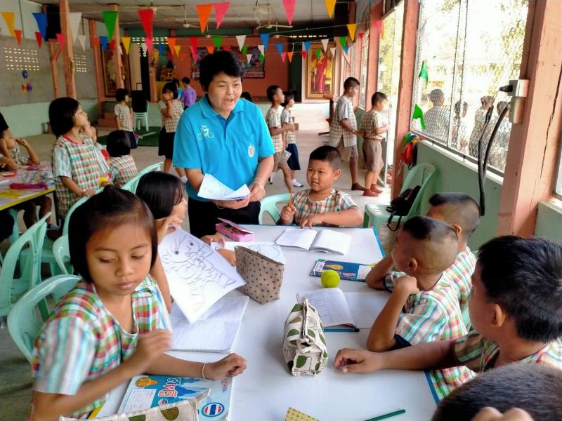 13. กิจกรรมห้องสมุดเคลื่อนที่ในโครงการส่งเสริมการอ่านการเรียนรู้ กศน.จังหวัดกำแพงเพชร