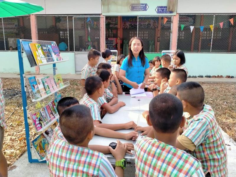 15. กิจกรรมห้องสมุดเคลื่อนที่ในโครงการส่งเสริมการอ่านการเรียนรู้ กศน.จังหวัดกำแพงเพชร