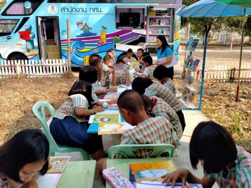 18. กิจกรรมห้องสมุดเคลื่อนที่ในโครงการส่งเสริมการอ่านการเรียนรู้ กศน.จังหวัดกำแพงเพชร