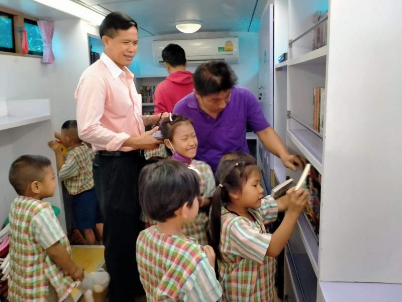 22. กิจกรรมห้องสมุดเคลื่อนที่ในโครงการส่งเสริมการอ่านการเรียนรู้ กศน.จังหวัดกำแพงเพชร