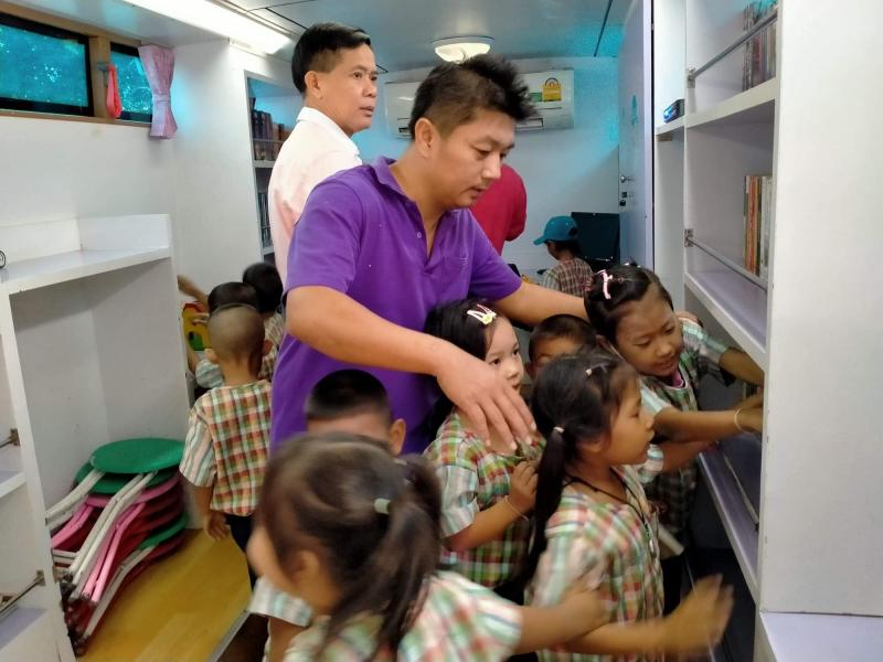 23. กิจกรรมห้องสมุดเคลื่อนที่ในโครงการส่งเสริมการอ่านการเรียนรู้ กศน.จังหวัดกำแพงเพชร