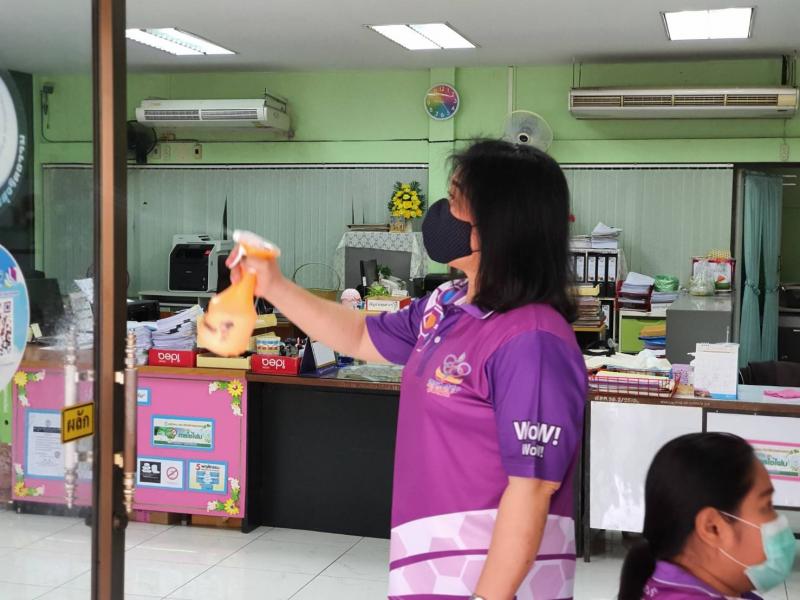 4. บุคลากร สำนักงาน กศน.จังหวัดกำแพงเพชร ทำกิจกรรม 5ส ป้องกันการแพร่ระบาดของโรคติดเชื้อไวรัสโคโรนา โควิท -19 (COVID-19) 