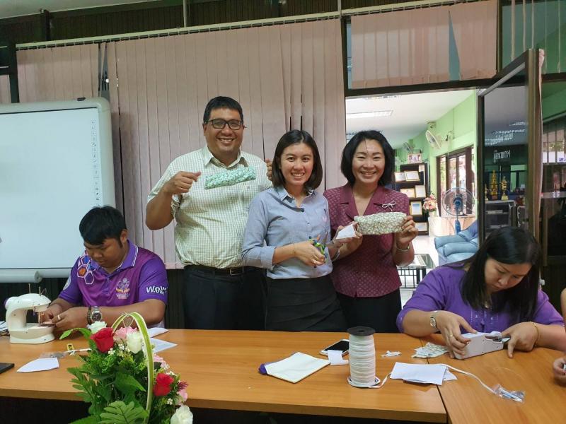 15. สำนักงาน กศน.จังหวัดกำแพงเพชร เขับเคลื่อนนโยบายเร่งด่วน! เร่งผลิตหน้ากากอนามัยและเจลล้างมืออย่างต่อเนื่อง