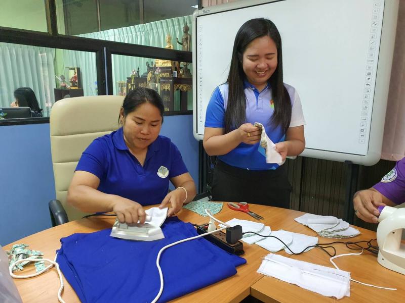 16. สำนักงาน กศน.จังหวัดกำแพงเพชร เขับเคลื่อนนโยบายเร่งด่วน! เร่งผลิตหน้ากากอนามัยและเจลล้างมืออย่างต่อเนื่อง