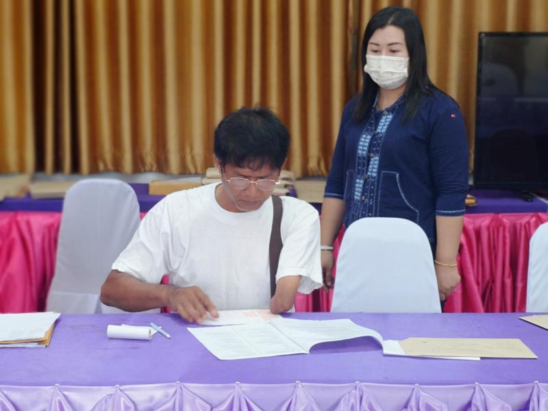 2. ผอ. สำนักงาน กศน.จังหวัดกำแพงเพชร พร้อมคณะ ได้ลงพื้นที่ตรวจเยี่ยมสนามสอบปลายภาค ภาคเรียนที่ 2 ปีการศึกษา 2562