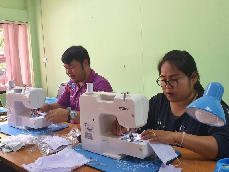 3. ปลอดภัยไว้ก่อน!  ตรวจวัดอุณภูมิร่างกายบุคลากรในสังกัด และผู้มาติดต่อราชการ ส่งเสริมการเฝ้าระวังโรคติดเชื้อไวรัสโคโรนา 2019 (COVID-19) 