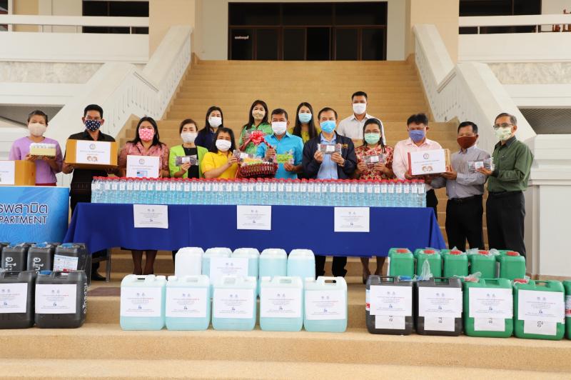 1. สำนักงาน กศน. จังหวัดกำแพงเพชร มอบหน้ากากผ้า และเจลล้างมือแอลกอฮอล์ แก่ผู้ว่าราชการจังหวัด