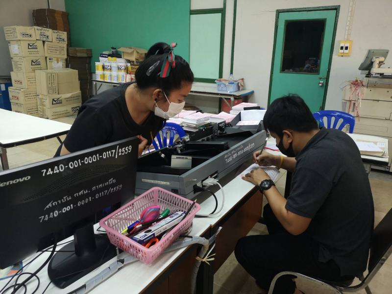 4. สำนักงาน กศน.จังหวัดกำแพงเพชร ตรวจกระดาษคำตอบ การสอบวัดผลสัมฤทธิ์ ปลายภาคเรียนที่ 2 ปีการศึกษา 2562