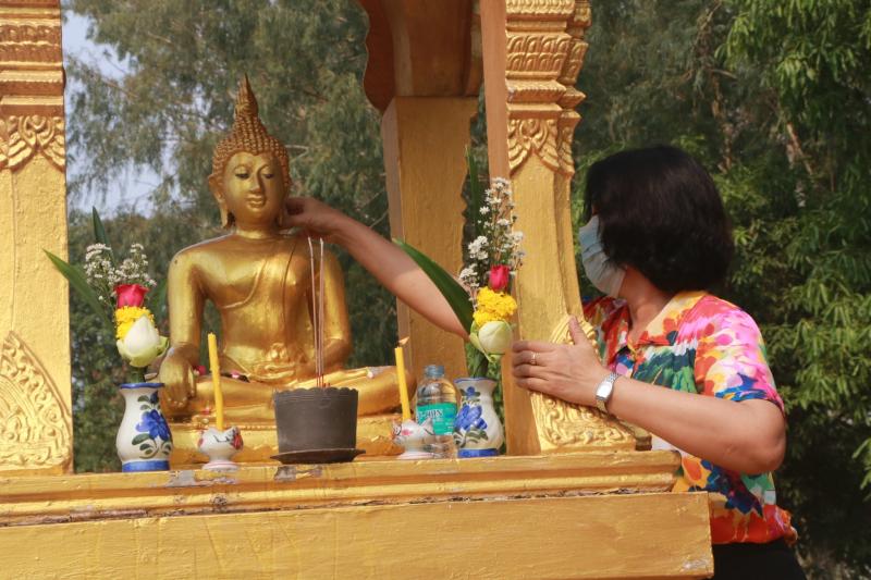 6. สำนักงาน กศน.จังหวัดกำแพงเพชร ถิอฤกษ์ดี ปีใหม่ไทย การสรงน้ำพระ และไหว้ศาล เพื่อขอพรเนื่องในวันสงกรานต์