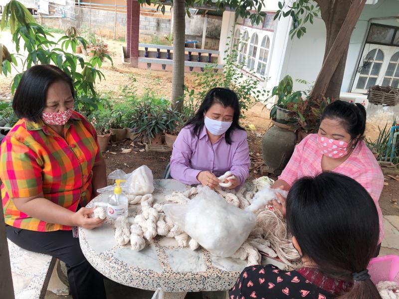 8. ผอ .สำนักงาน กศน .จังหวัดกำแพงเพชรและคณะ นิเทศการจัดกิจกรรมอาชีพ  1 อำเภอ 1 อาชีพ หลักสูตรการทอผ้ากล้วยไข่ชากังราว