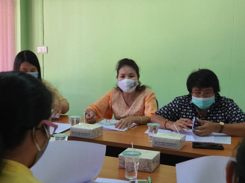 6. ผู้อำนวยการสำนักงาน กศน. จังหวัดกำแพงเพชร เข้าร่วมประชุมข้าราชการครู เพื่อพิจารณาจัดทำหลักสูตรการอบรมข้าราชการ สายผู้สอน ประจำปี 2563 