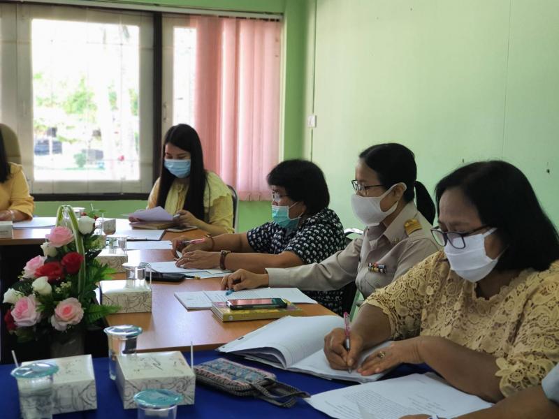 11. ผู้อำนวยการสำนักงาน กศน. จังหวัดกำแพงเพชร เข้าร่วมประชุมข้าราชการครู เพื่อพิจารณาจัดทำหลักสูตรการอบรมข้าราชการ สายผู้สอน ประจำปี 2563 