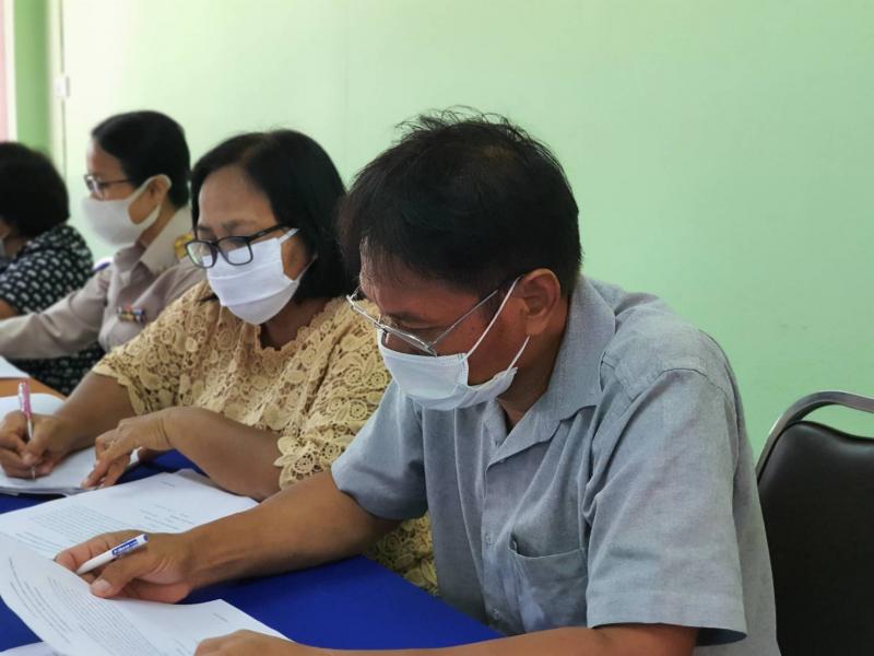 12. ผู้อำนวยการสำนักงาน กศน. จังหวัดกำแพงเพชร เข้าร่วมประชุมข้าราชการครู เพื่อพิจารณาจัดทำหลักสูตรการอบรมข้าราชการ สายผู้สอน ประจำปี 2563 