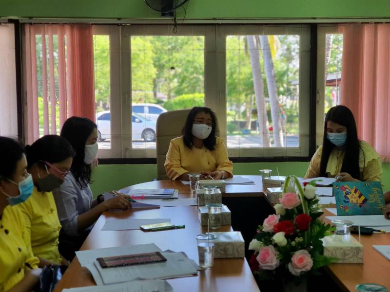 13. ผู้อำนวยการสำนักงาน กศน. จังหวัดกำแพงเพชร เข้าร่วมประชุมข้าราชการครู เพื่อพิจารณาจัดทำหลักสูตรการอบรมข้าราชการ สายผู้สอน ประจำปี 2563 