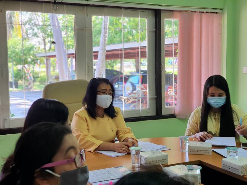 14. ผู้อำนวยการสำนักงาน กศน. จังหวัดกำแพงเพชร เข้าร่วมประชุมข้าราชการครู เพื่อพิจารณาจัดทำหลักสูตรการอบรมข้าราชการ สายผู้สอน ประจำปี 2563 