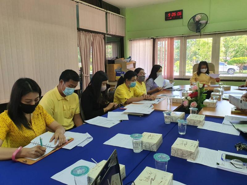 16. ผู้อำนวยการสำนักงาน กศน. จังหวัดกำแพงเพชร เข้าร่วมประชุมข้าราชการครู เพื่อพิจารณาจัดทำหลักสูตรการอบรมข้าราชการ สายผู้สอน ประจำปี 2563 