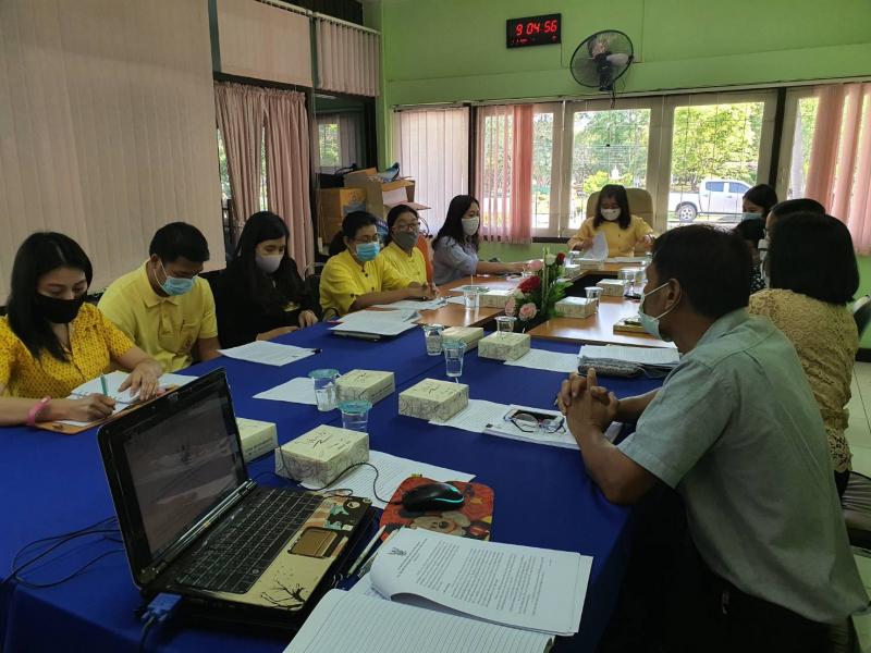 17. ผู้อำนวยการสำนักงาน กศน. จังหวัดกำแพงเพชร เข้าร่วมประชุมข้าราชการครู เพื่อพิจารณาจัดทำหลักสูตรการอบรมข้าราชการ สายผู้สอน ประจำปี 2563 