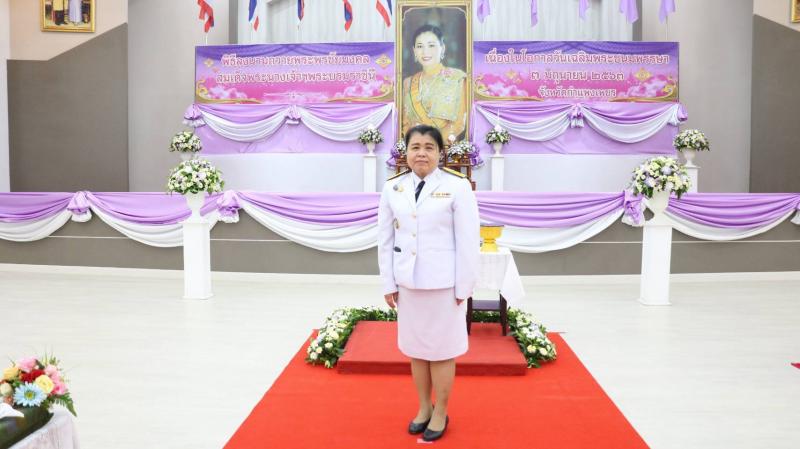 6. ผู้อำนวยการสำนักงาน สำนักงาน กศน.กำแพงเพชรร่วมพิธีลงนามถวายพระพรชัยมงคล สมเด็จพระนางเจ้าสุทิดา พัชรสุธาพิมลลักษณ พระบรมราชินี เนื่องในโอกาสวันเฉลิมพระชนมพรรษา 3 มิถุนายน 2563