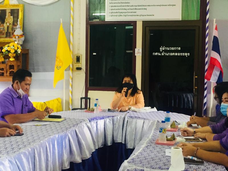 19. สำนักงาน กศน .จังหวัดกำแพงเพชร เข้านิเทศหลักสูตรอาชีพการทำกระเป๋าจากผ้าขาวม้า และนิเทศการเตรียมความพร้อมการจัดกระบวนการเรียนรู้หลักสูตร กศน. 2551 ณ กศน.อำเภอคลองขลุง       