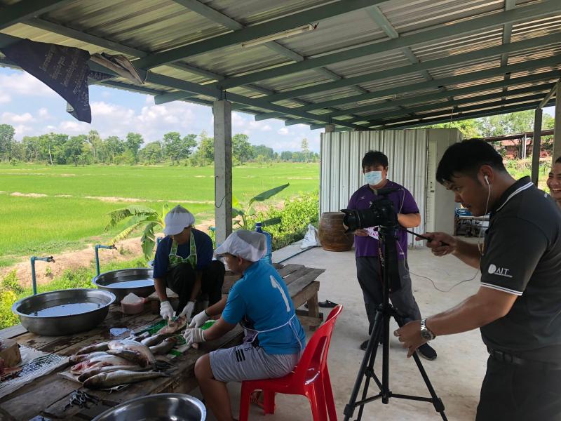 7. สำนักงาน กศน. จังหวัดกำแพงเพชรถ่ายทำหลักสูตรอาชีพ ปลาส้มสุขใจไร้ก้าง กับ กศน.อำเภอคลองขลุง