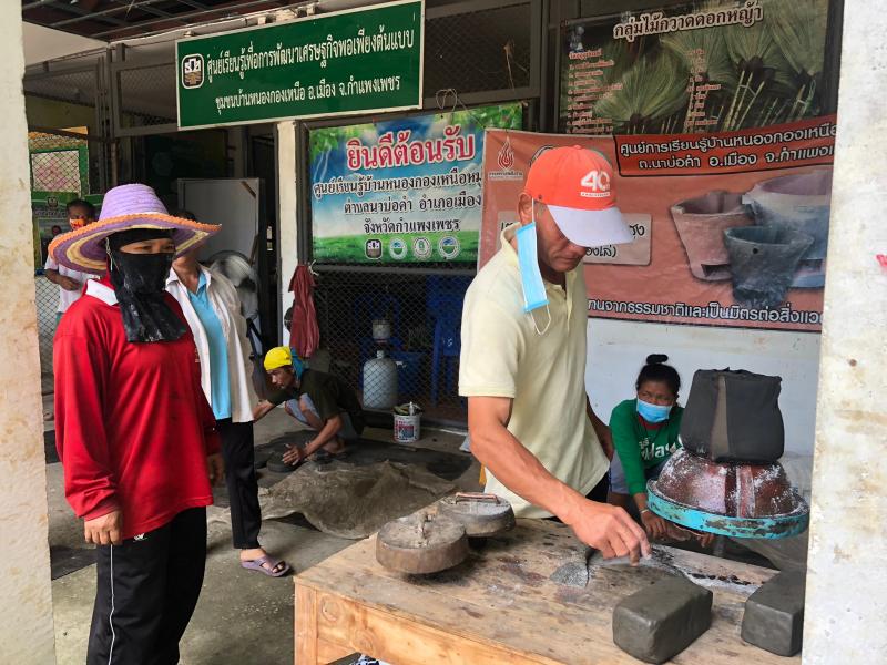 10. สำนักงาน กศน .จังหวัดกำแพงเพชร เข้านิเทศการจัดโครงการอบรมให้ความรู้แก่เกษตรกร ณ  บ้านเนินสว่าง ต.นาบ่อคำ อ.เมือง จ.กำแพงเพชร