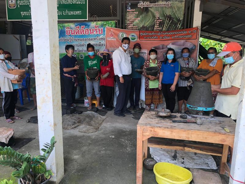 11. สำนักงาน กศน .จังหวัดกำแพงเพชร เข้านิเทศการจัดโครงการอบรมให้ความรู้แก่เกษตรกร ณ  บ้านเนินสว่าง ต.นาบ่อคำ อ.เมือง จ.กำแพงเพชร