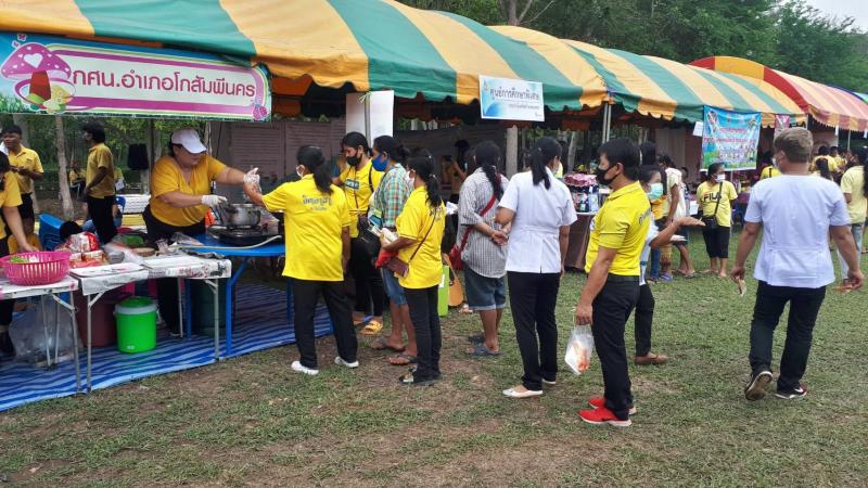 6. สำนักงาน กศน.จังหวัดกำแพงเพชร ร่วมโครงการหน่วยบำบัดทุกข์ บำรุงสุข สร้างรอยยิ้มให้ประชาชน