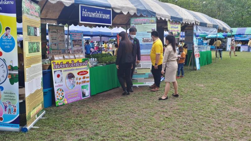 7. สำนักงาน กศน.จังหวัดกำแพงเพชร ร่วมโครงการหน่วยบำบัดทุกข์ บำรุงสุข สร้างรอยยิ้มให้ประชาชน