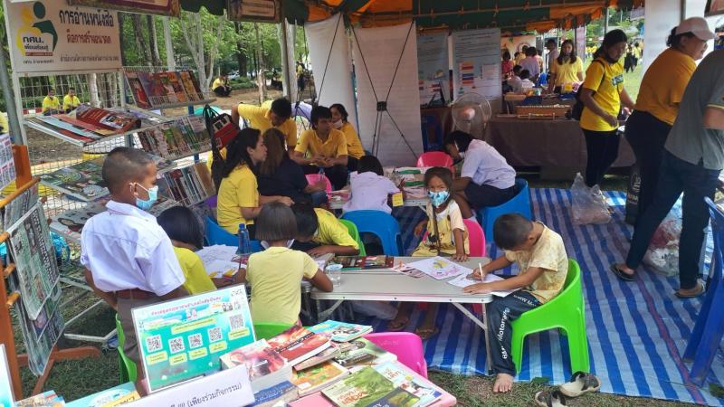 9. สำนักงาน กศน.จังหวัดกำแพงเพชร ร่วมโครงการหน่วยบำบัดทุกข์ บำรุงสุข สร้างรอยยิ้มให้ประชาชน