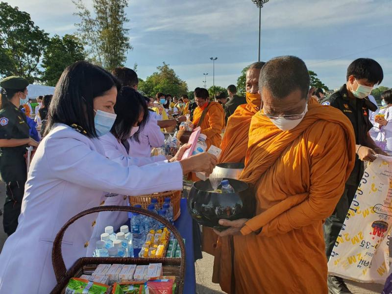 6. สำนักงาน สำนักงาน กศน.กำแพงเพชร ร่วมกิจกรรมเฉลิมพระเกียรติพระบาทสมเด็จพระเจ้าอยู่หัวฯ