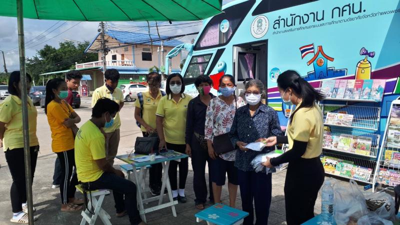 8. สำนักงาน กศน.จังหวัดกำแพงเพชร ร่วมโครงการส่งเสริมการอ่าน ณ  ลานหน้าตลาดนัดวันพุธ ตำบลคลองลานพัฒนา