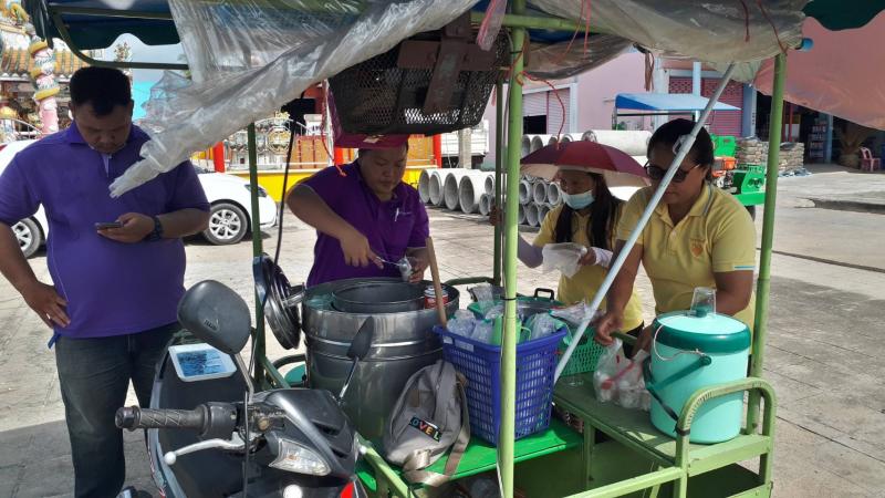 9. สำนักงาน กศน.จังหวัดกำแพงเพชร ร่วมโครงการส่งเสริมการอ่าน ณ  ลานหน้าตลาดนัดวันพุธ ตำบลคลองลานพัฒนา