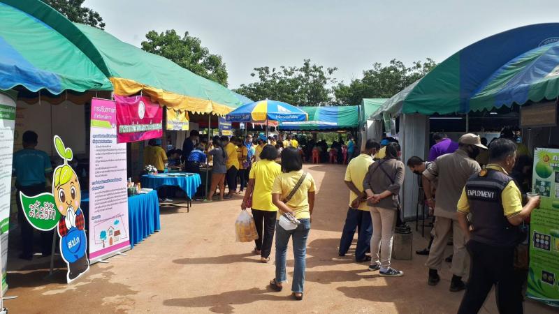 9. สำนักงาน กศน.จังหวัดกำแพงเพชร ร่วมโครงการหน่วยบำบัดทุกข์ บำรุงสุข สร้างรอยยิ้มให้ประชาชน อำเภอลานกระบือ จังหวัดกำแพงเพชร