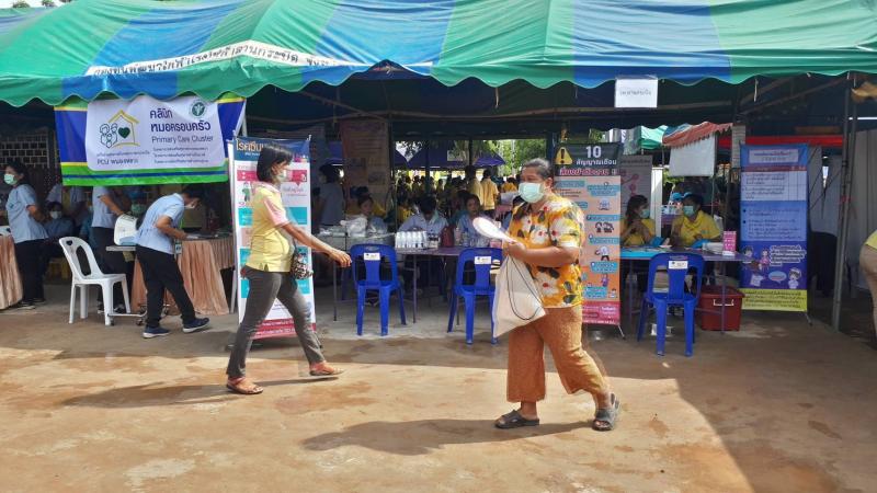 10. สำนักงาน กศน.จังหวัดกำแพงเพชร ร่วมโครงการหน่วยบำบัดทุกข์ บำรุงสุข สร้างรอยยิ้มให้ประชาชน อำเภอลานกระบือ จังหวัดกำแพงเพชร