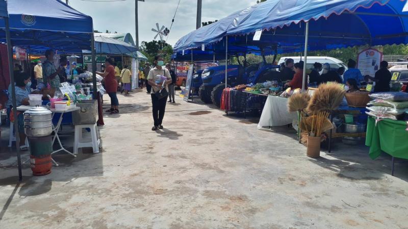 11. สำนักงาน กศน.จังหวัดกำแพงเพชร ร่วมโครงการหน่วยบำบัดทุกข์ บำรุงสุข สร้างรอยยิ้มให้ประชาชน อำเภอลานกระบือ จังหวัดกำแพงเพชร