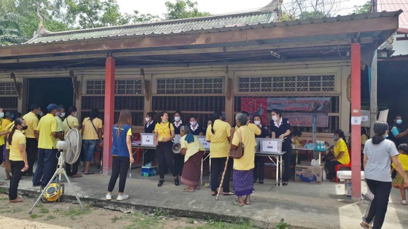 9. สำนักงาน กศน.จังหวัดกำแพงเพชร ร่วมโครงการหน่วยบำบัดทุกข์ บำรุงสุข สร้างรอยยิ้มให้ประชาชน อำเภอทรายทองวัฒนา จังหวัดกำแพงเพชร