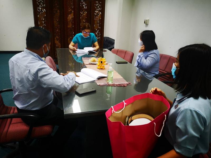 10. ผู้อำนวยการสำนักงาน กศน.จังหวัดกำแพงเพชร นำคณะทำงานเข้าพบ นางสาวสุพัตรา คล้ายทิม รองผู้ว่าราชการจังหวัดกำแพงเพชร  เพื่อเตรียมความพร้อมโครงการฝึกอบรมลูกเสือมัคคุเทศก์ จังหวัดกำแพงเพชร 