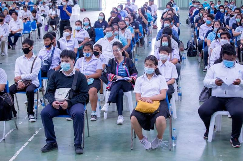 13. ผู้อำนวยการสำนักงาน กศน.จังหวัดกำแพงเพชร เข้าร่วมการประชาพิจารณ์ ความคาดหวังที่มีต่อรัฐบาลและกระทรวงศึกษาธิการในการพัฒนาการศึกษา กศน