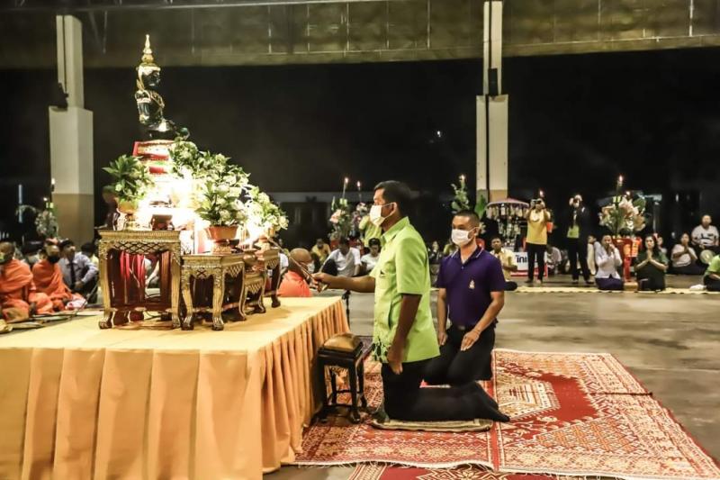 13. สำนักงาน กศน.จังหวัดกำแพงเพชร ร่วมพิธีทอดผ้าป่าแถว เนื่องในงาน 