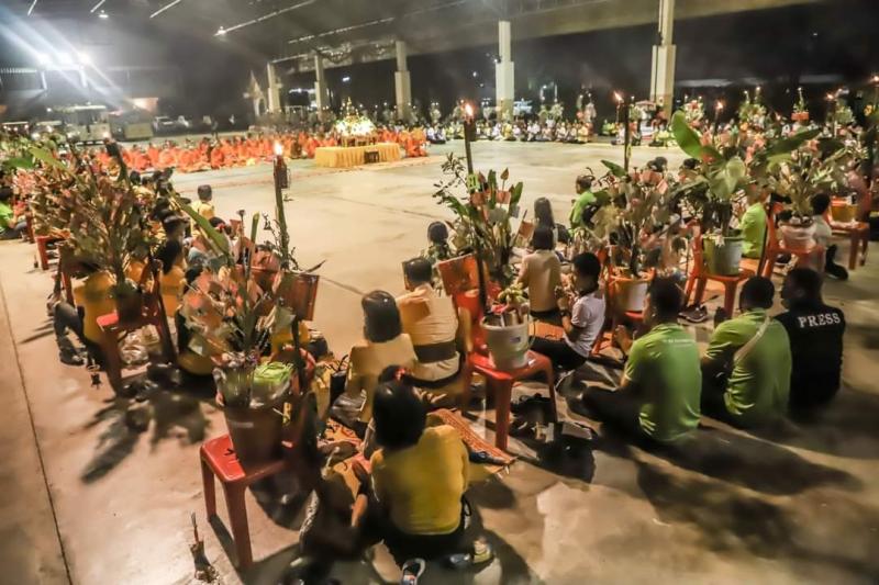 17. สำนักงาน กศน.จังหวัดกำแพงเพชร ร่วมพิธีทอดผ้าป่าแถว เนื่องในงาน 