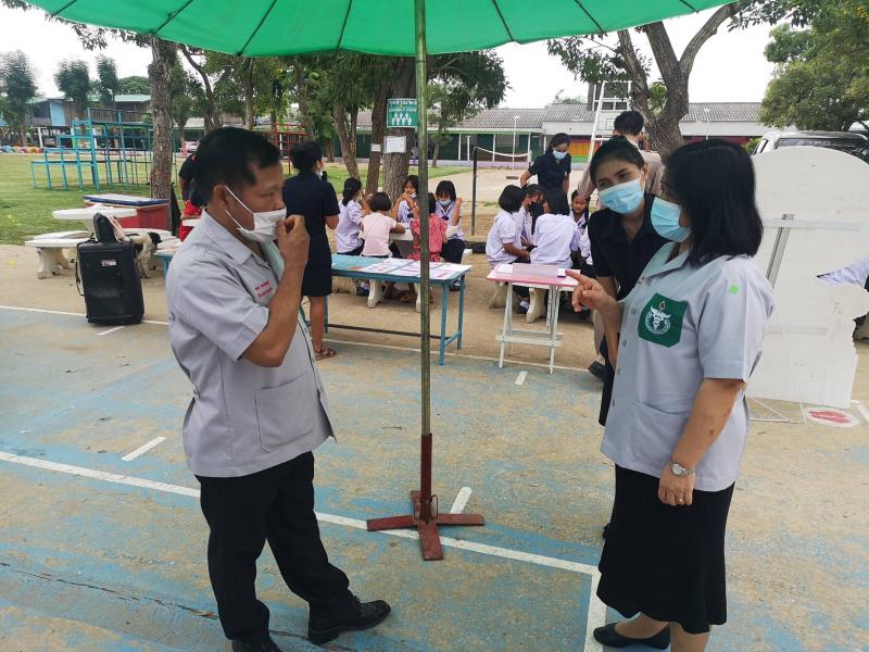 7. ผู้อำนวยการสำนักงาน กศน.จังหวัดกำแพงเพชร เข้าร่วมกิจกรรมให้บริการ หน่วยแพทย์เคลื่อนที่ พอ.สว. จังหวัดกำแพงเพชร