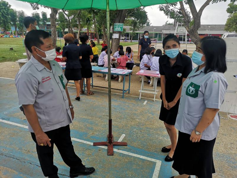 8. ผู้อำนวยการสำนักงาน กศน.จังหวัดกำแพงเพชร เข้าร่วมกิจกรรมให้บริการ หน่วยแพทย์เคลื่อนที่ พอ.สว. จังหวัดกำแพงเพชร