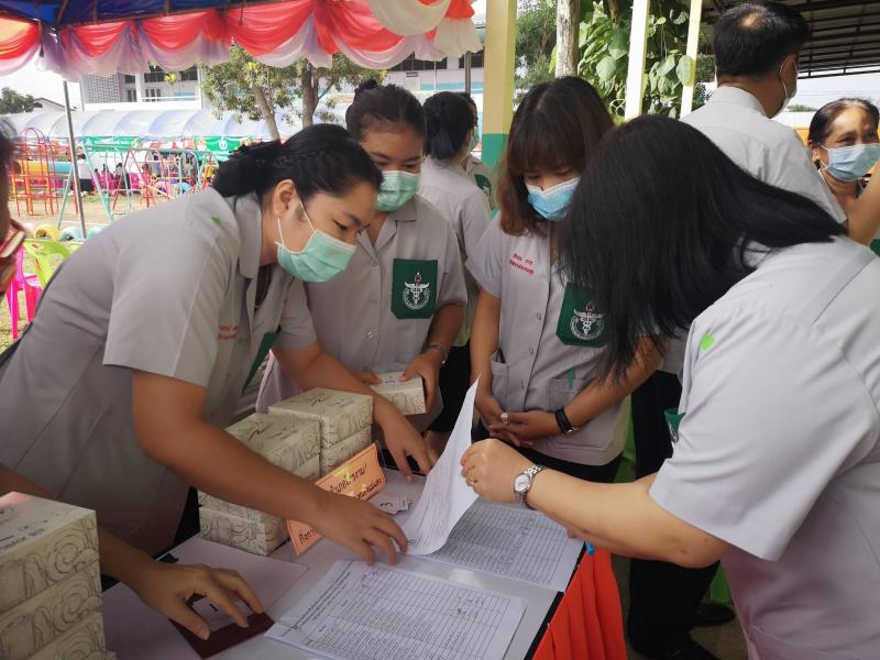 10. ผู้อำนวยการสำนักงาน กศน.จังหวัดกำแพงเพชร เข้าร่วมกิจกรรมให้บริการ หน่วยแพทย์เคลื่อนที่ พอ.สว. จังหวัดกำแพงเพชร