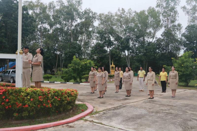 7. สำนักงาน กศน.จังหวัดกำแพงเพชร ร่วมกิจกรรมวันพระราชทานธงชาติไทย