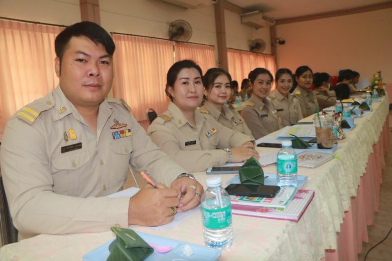 5.  นางคนึงนิตย์ วันนิตย์ ผู้อำนวยการสำนักงาน กศน.จังหวัดกำแพงเพชร เข้าร่วมการประชุมผู้บริหาร ข้าราชการ หัวหน้ากลุ่มงานพนักงานราชการและบุคลากรสำนักงาน กศน.จังหวัดกำแพงเพชร